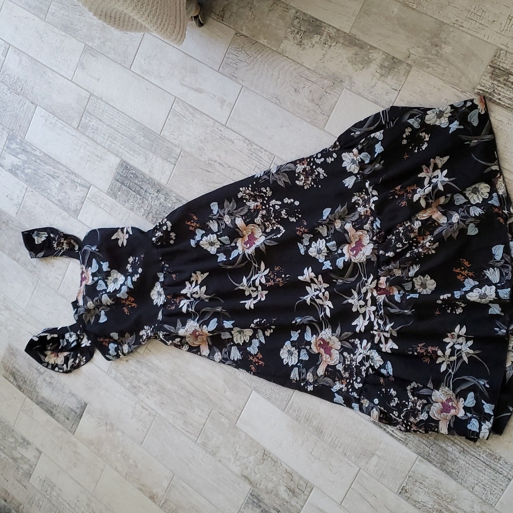 Small Women's Black Floral Dress Tie Back Flutter Sleeve Midi Length